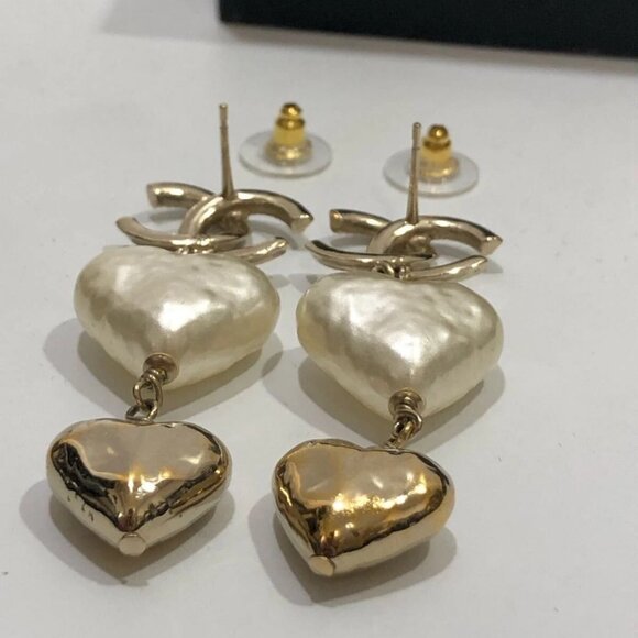 CHANEL CC Logos Pearl Drop Heart Stud Earrings Gold Tone B22C Auth w/Box #7511 - Picture 6 of 9